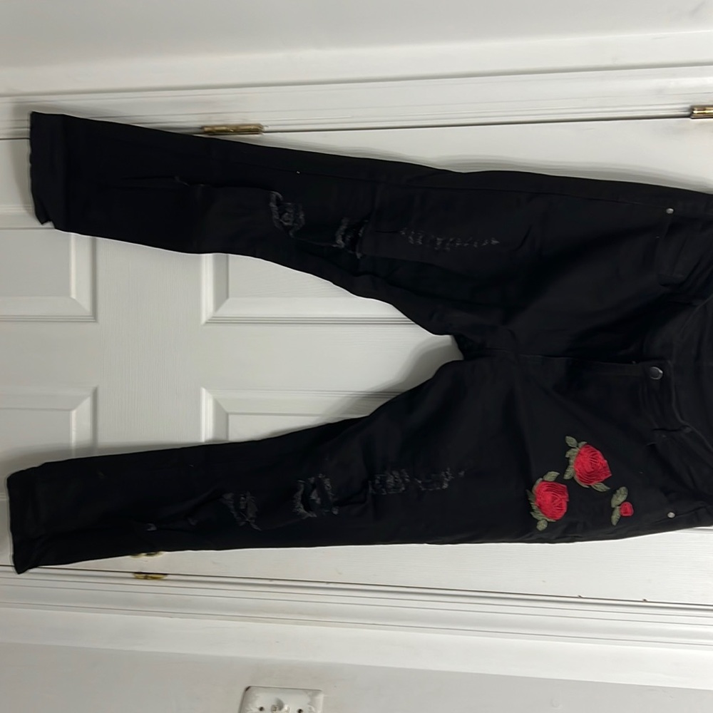 Skinny jeans with rose design